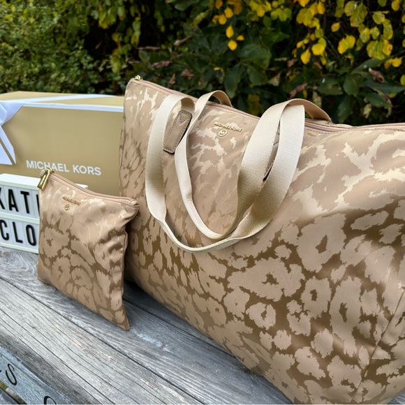 NWT ANIMAL PRINT MICHAEL KORS BIG BOY OVERNIGHT SET! - Picture 5 of 10
